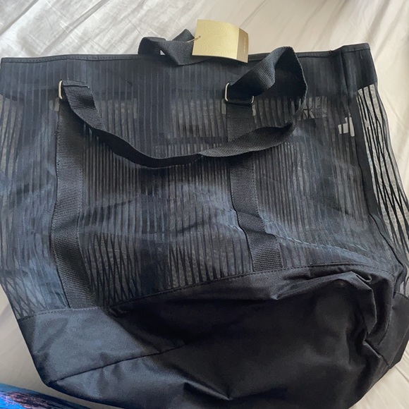 A big black bag - Picture 2 of 3